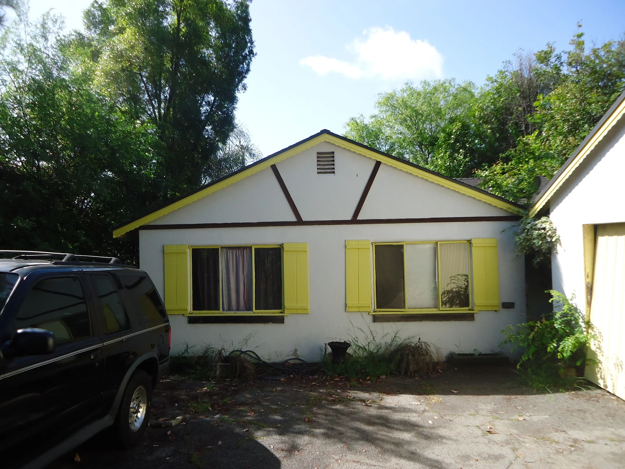 924 E Poppyfields - Front.JPG