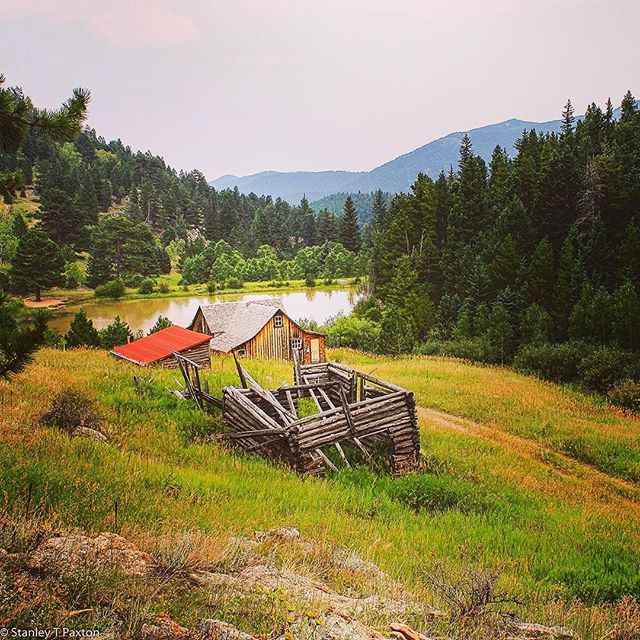 Abandoned Farm in Forgotten Valley, Golden Gate Canyon State Park, Colorado. Most of the surrounding bedrock is Precambrian granite. || #colorado #statepark #goldengate #canyon #geology #geologist #biology #physics #chemistry #instagood #art #hydrolo