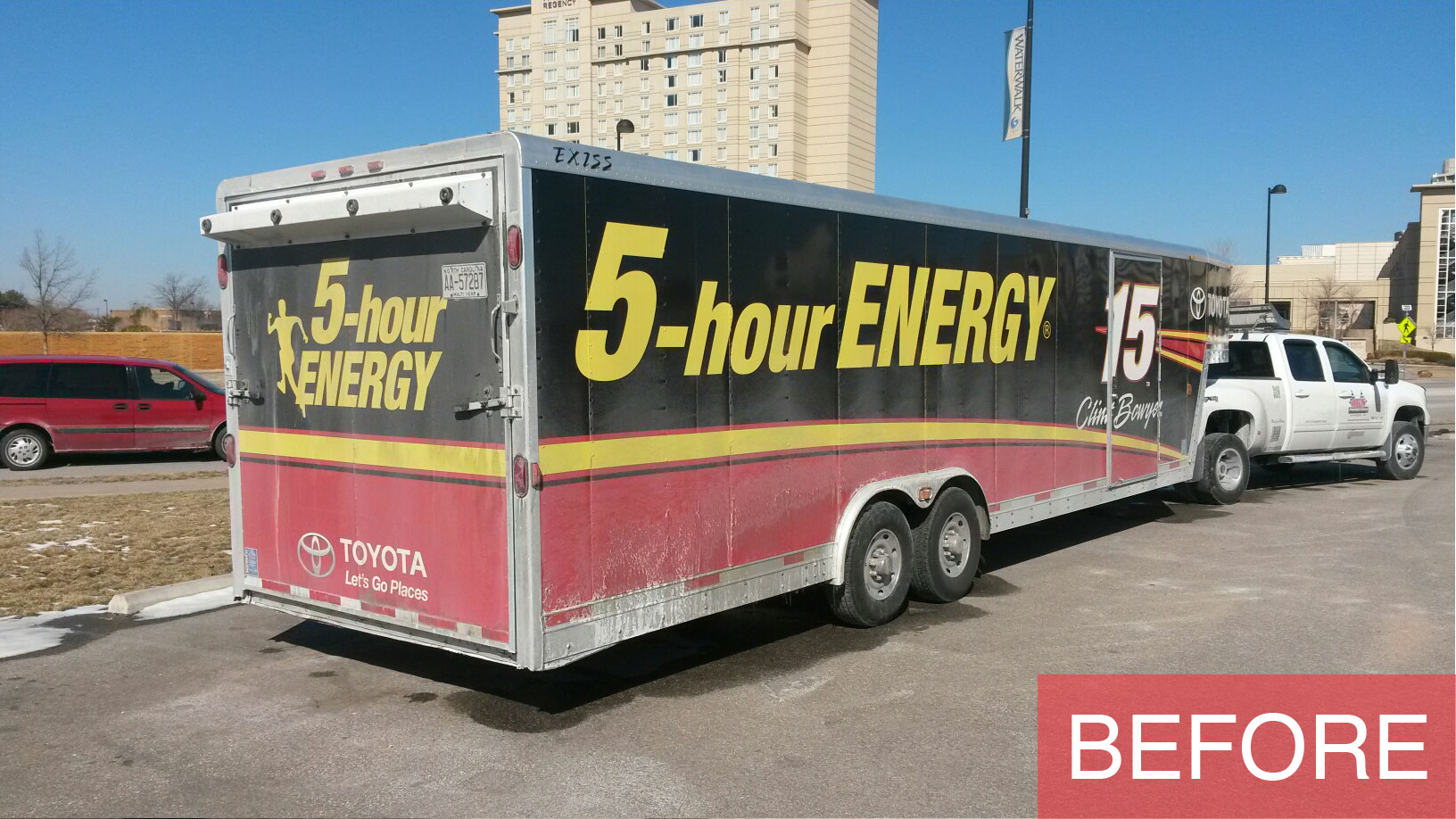 clint_bowyer_trailer_before.jpg