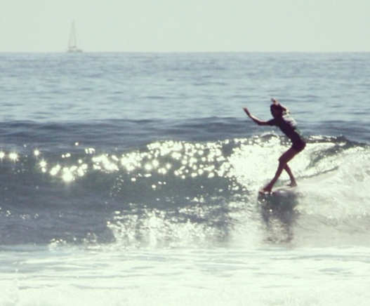 Here's Julie hanging 5 in one of her heats at Malibu. Photo: Rel Lavizzo-Mourey