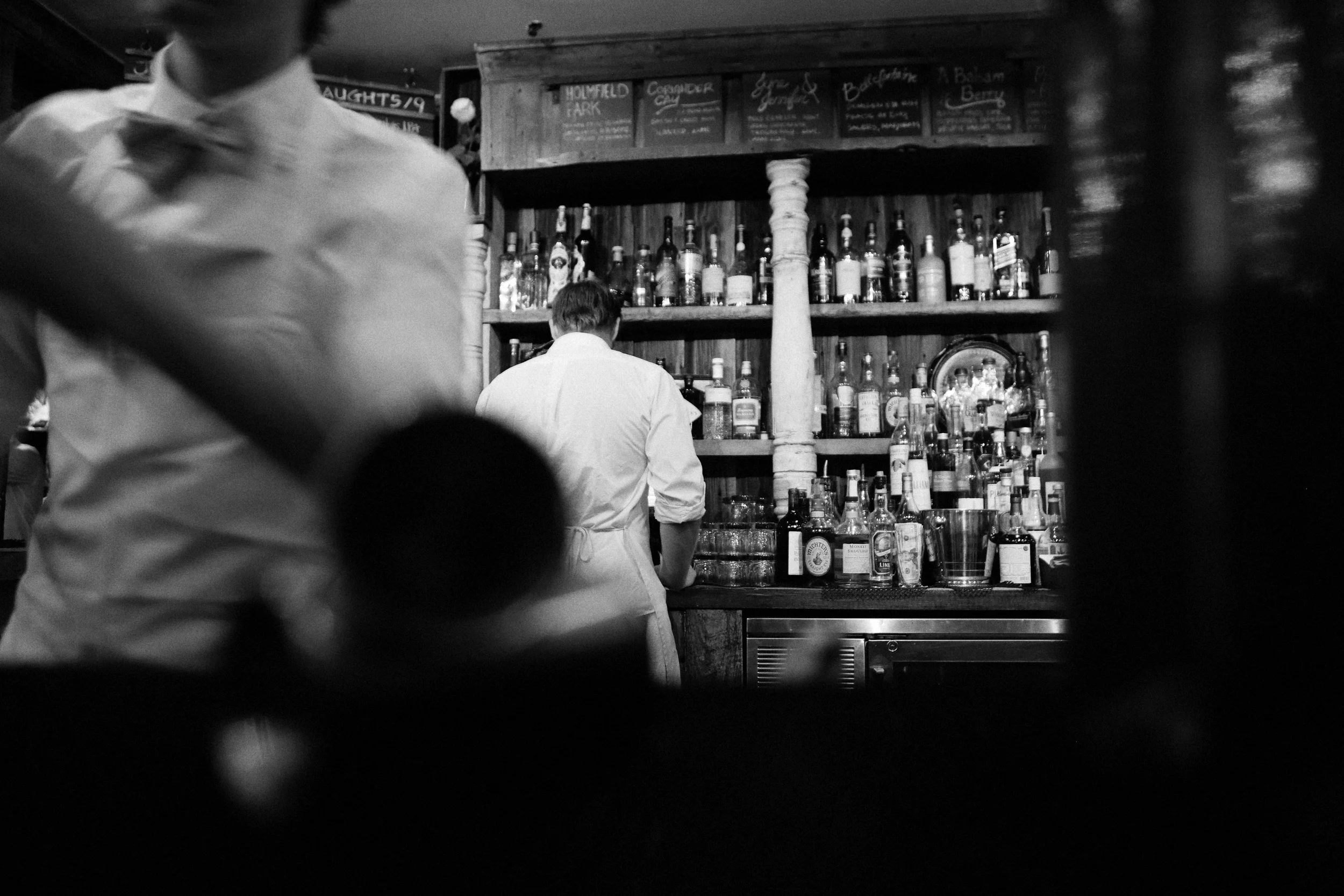 life-of-pix-free-stock-photos-New-York-books-bar-Bottles-barman-Waiter.jpg