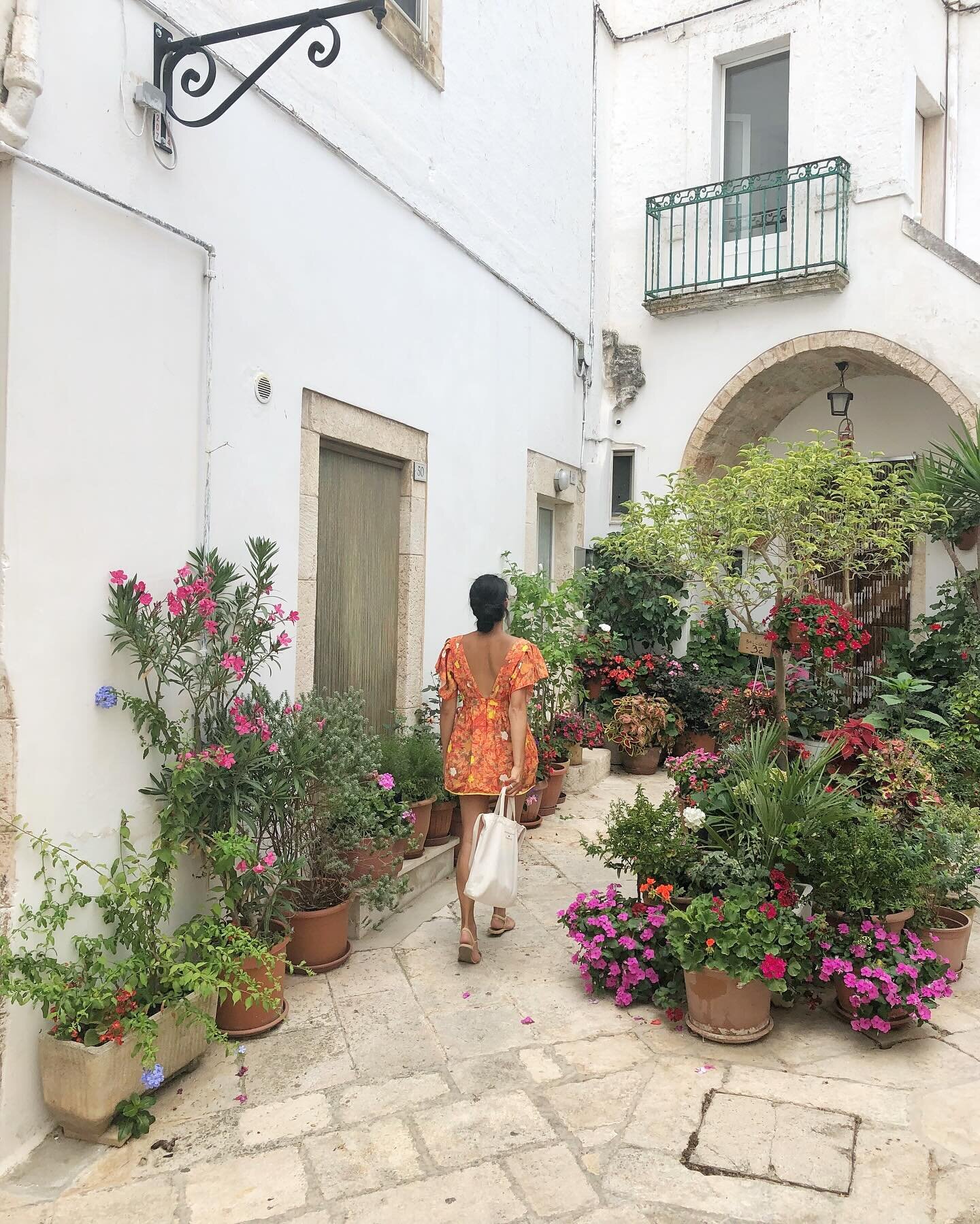 🇮🇹 LOCORONTONDO 🇮🇹

🍃 an Italian summer is something I always adore ✨ a country I return too more often than most ✨ always exploring various regions 

❤️ this was a summer spent traipsing all over Puglia

👘 wearing one of my first ever kimono c