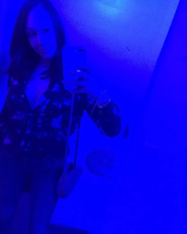 NYC. February 2019.
Blue bathrooms, live music, sunny walks and great meals in one of my favorite places.