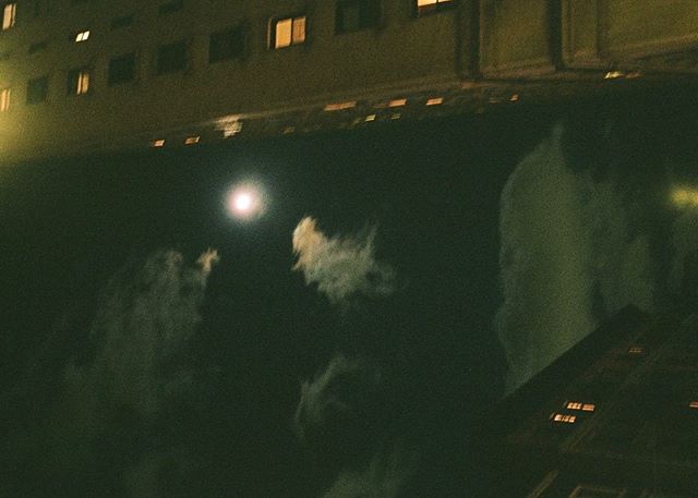 #35mm #nightphotography #nycspc #nycstreetphotography #grainisgood