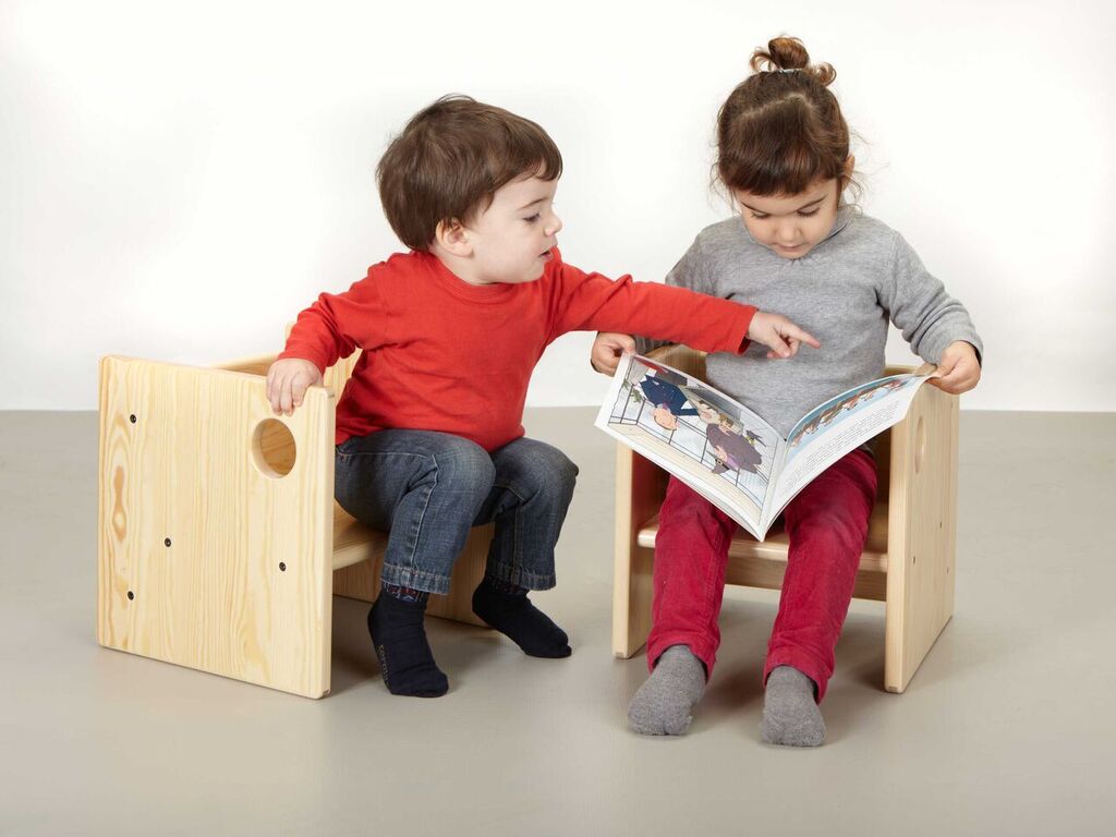 Aquesta cadireta, que permet tres alçades diferents, és el producte estrella d'Ergokids.