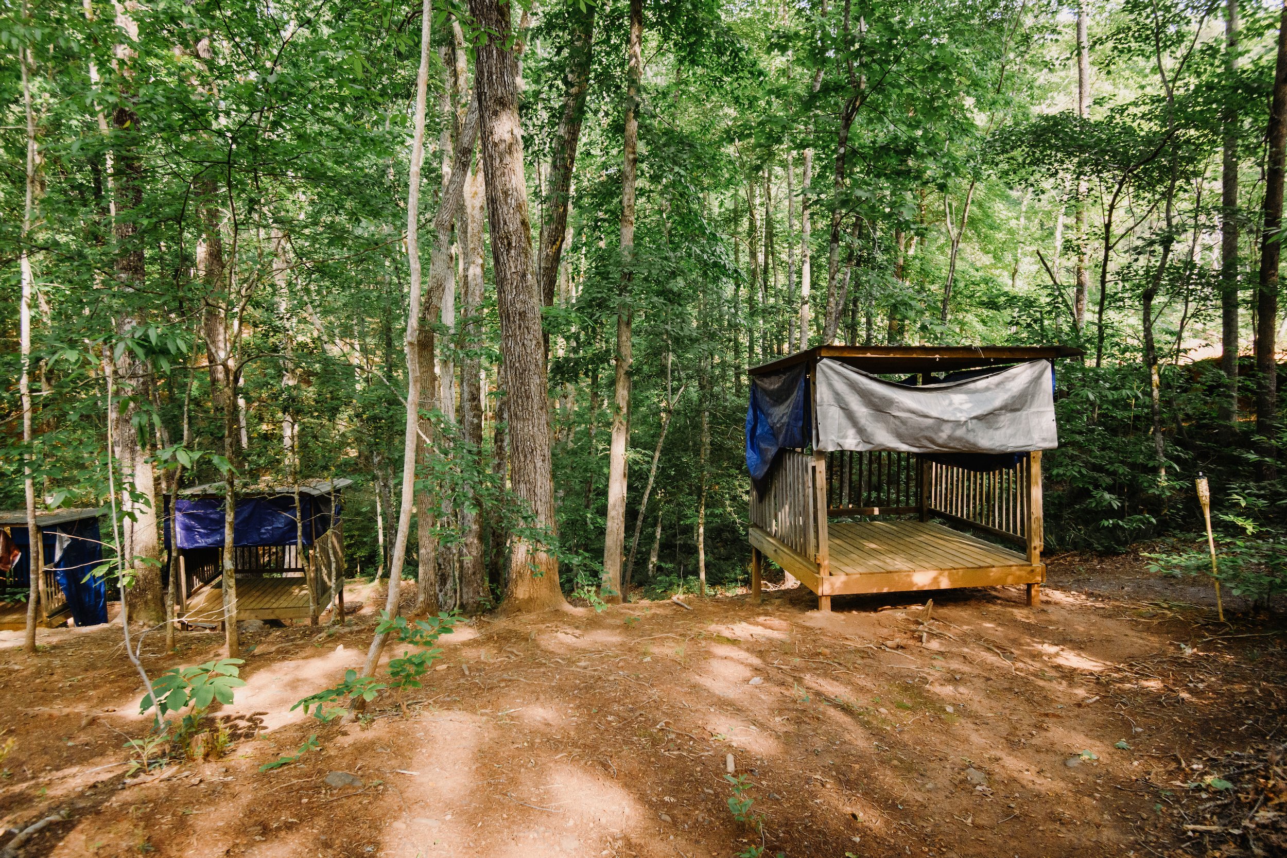 ADVENTURE CAMP PLATFORM TENTS