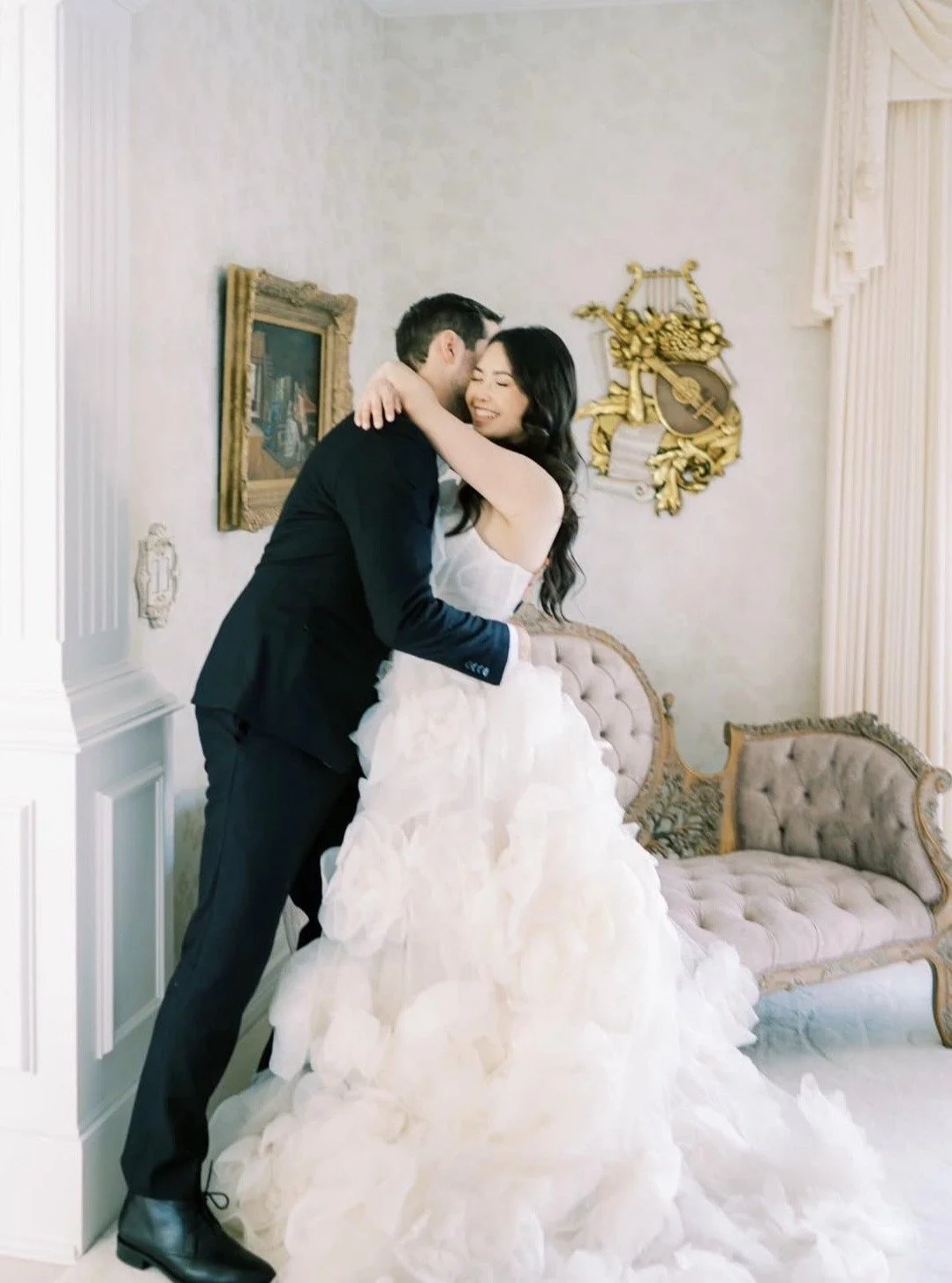 𝓈𝑜 𝒹𝓇𝑒𝒶𝓂𝓎 𓍯
Photographer: @michelliafineimagery
HMUA: @_beautybyshawna
Venue: @chateau_de_michellia 

#BridalMakeupArtist #SoftGlam #WeddingMakeup #BridalGlam #AsianBride #PortlandWedding #PNWWedding #OregonMakeupArtist