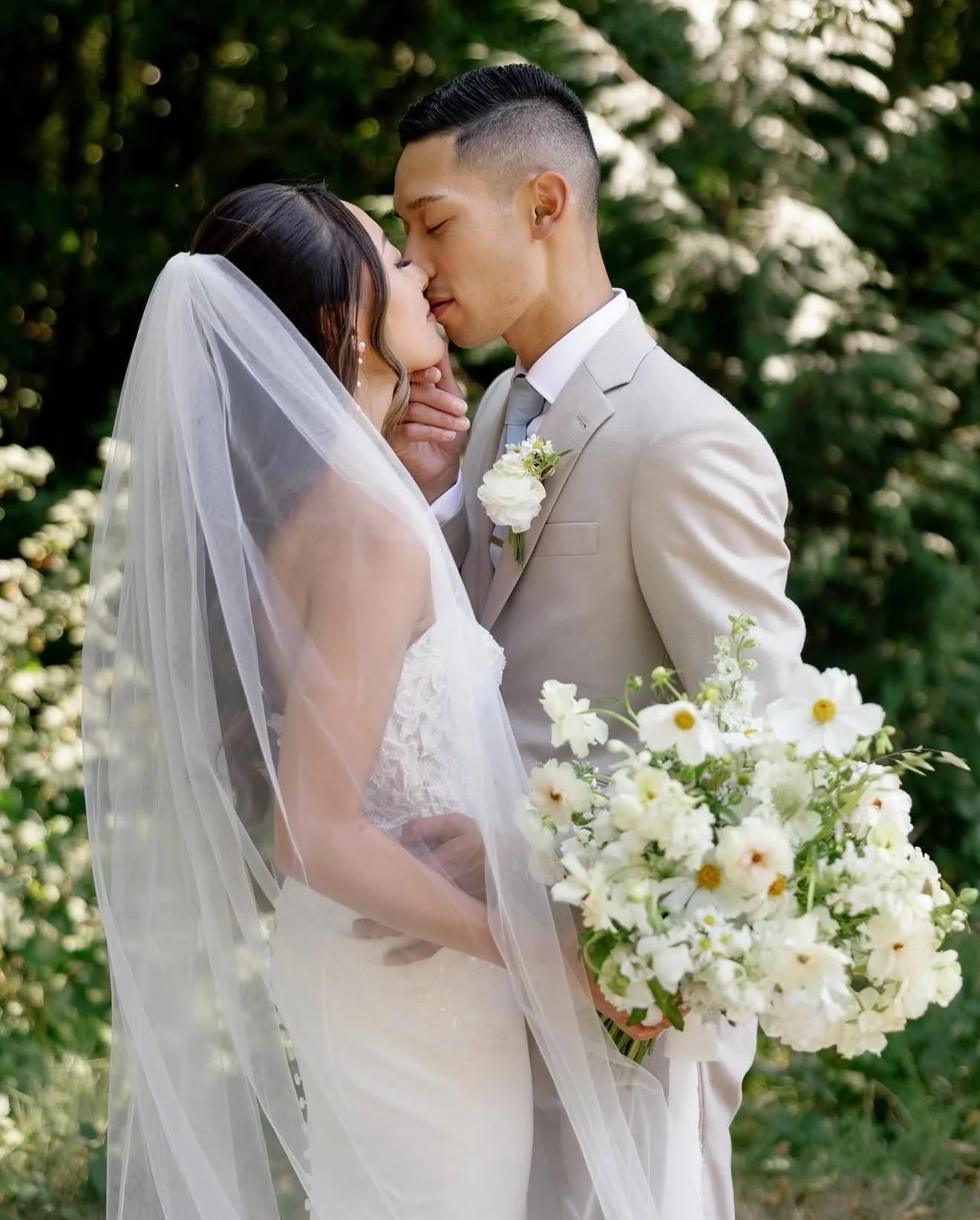 🐾🐾
Photographer: @leahwarnerphoto 
HMUA: @_beautybyshawna
Planner: @yourperfectbridesmaid 
Venue: @nordicnorthwest 

#BridalMakeupArtist #SoftGlam #WeddingMakeup #BridalGlam #AsianBride #PortlandWedding #PNWWedding #OregonMakeupArtist