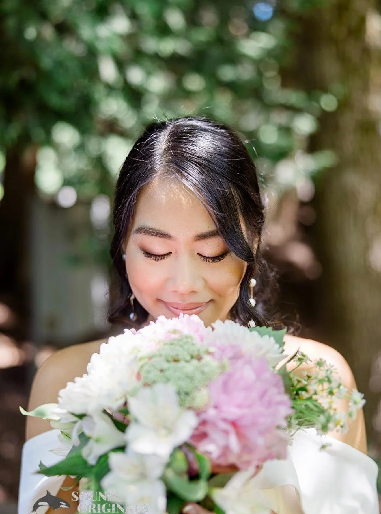 pops of color ❀
Venue: @csrgpdx
HMUA: @_beautybyshawna
Photo + Video: @theoriginalweddings 
Planner: @eventplannershi
Catering: @pearlcateringpdx
DJ: @_sir_kenneth_

#BridalMakeupArtist #SoftGlam #WeddingMakeup #BridalGlam #AsianBride #PortlandWeddin