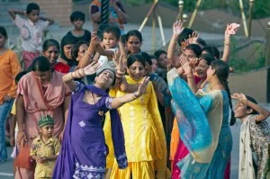 PAKISTANI WOMEN SAY THEIR FEMINISM IS DIFFERENT, BUT NOT WORSE