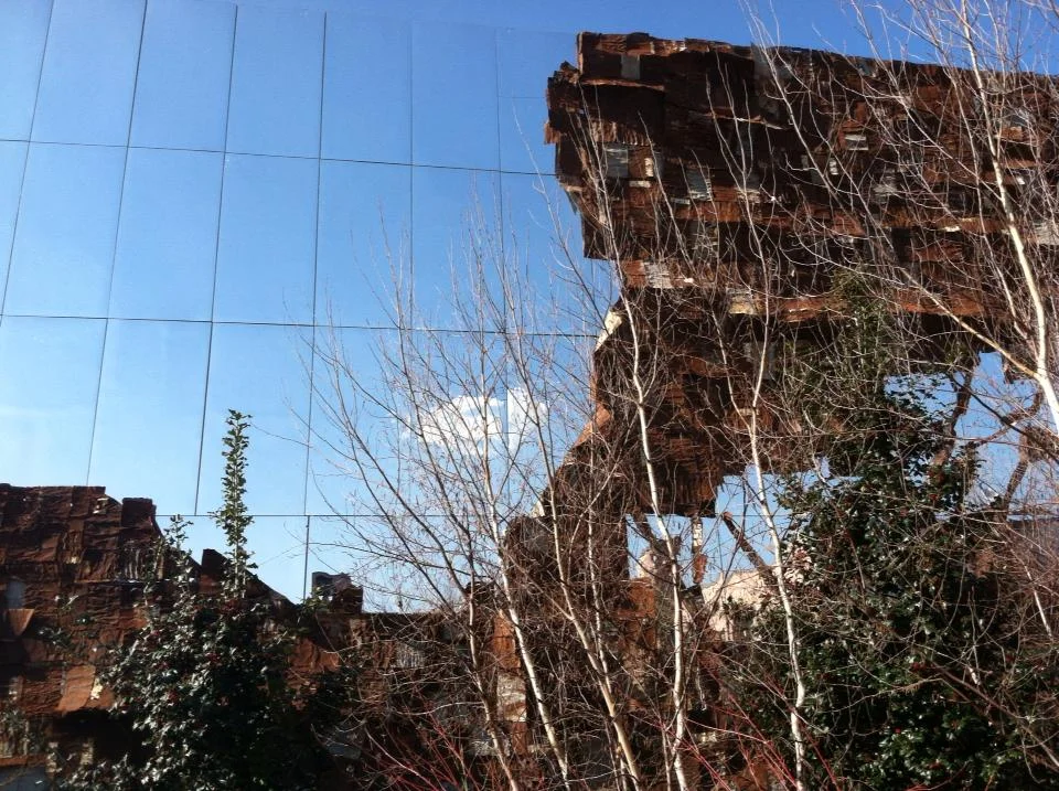 El Anatsui, Broken Bridge II, at the High Line in 2013. Photo by the author.