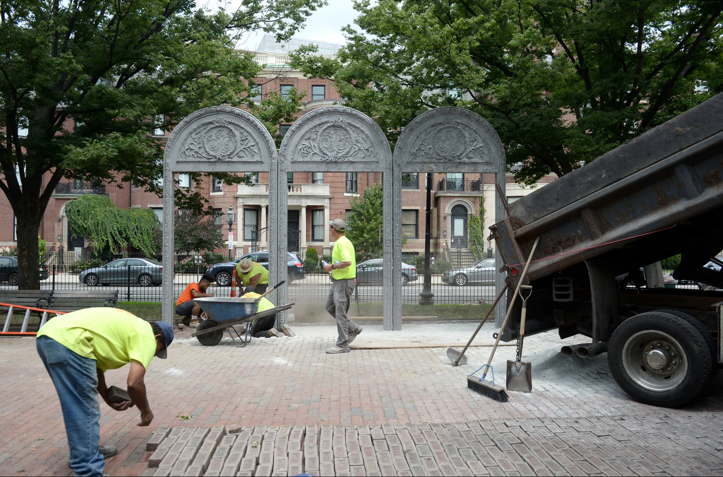 Installation of the arches on Commonwealth Ave Mall, near MBTA Kenmore bus station, July 18, 2018.