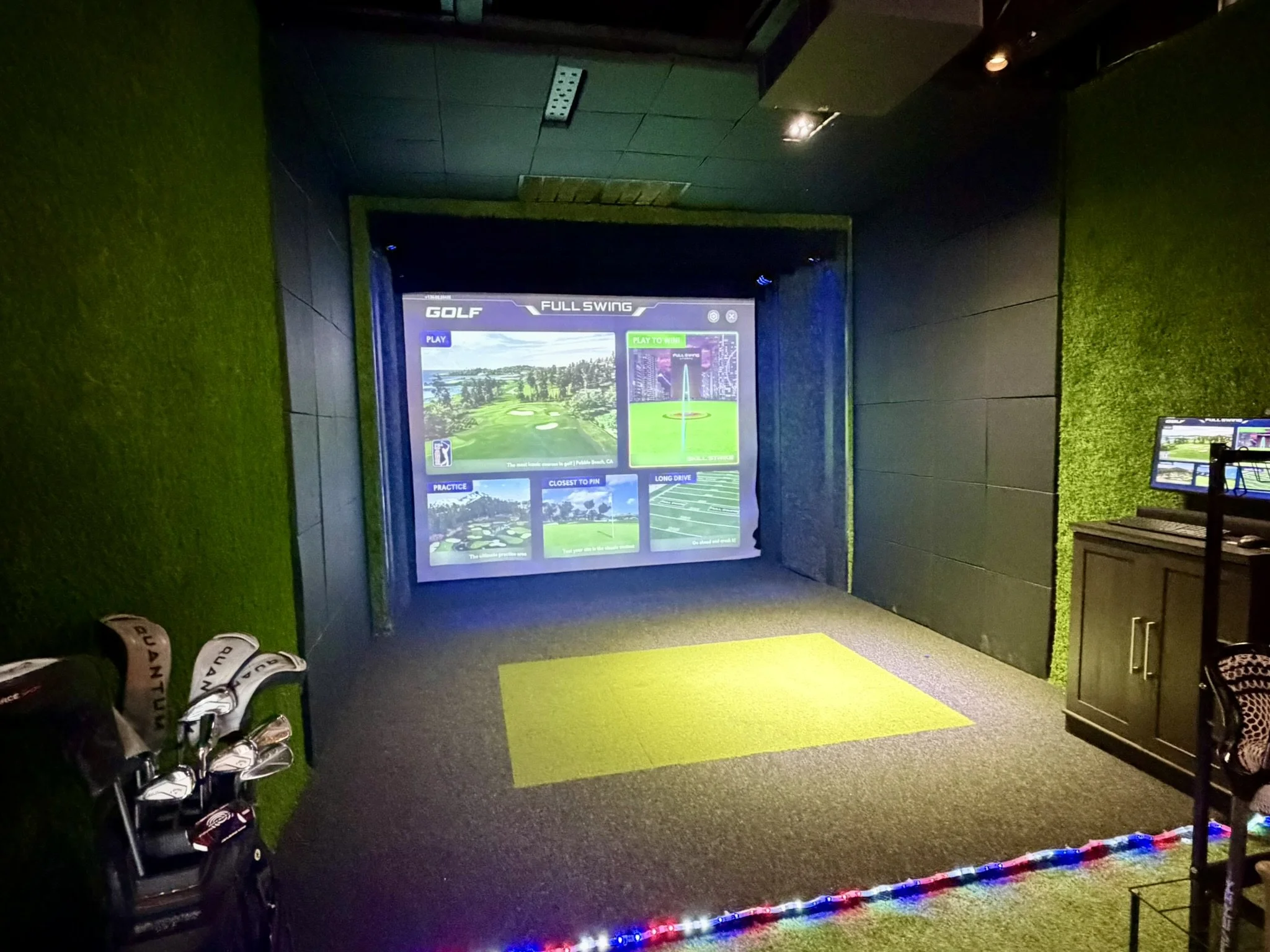 GOLF SIMULATOR