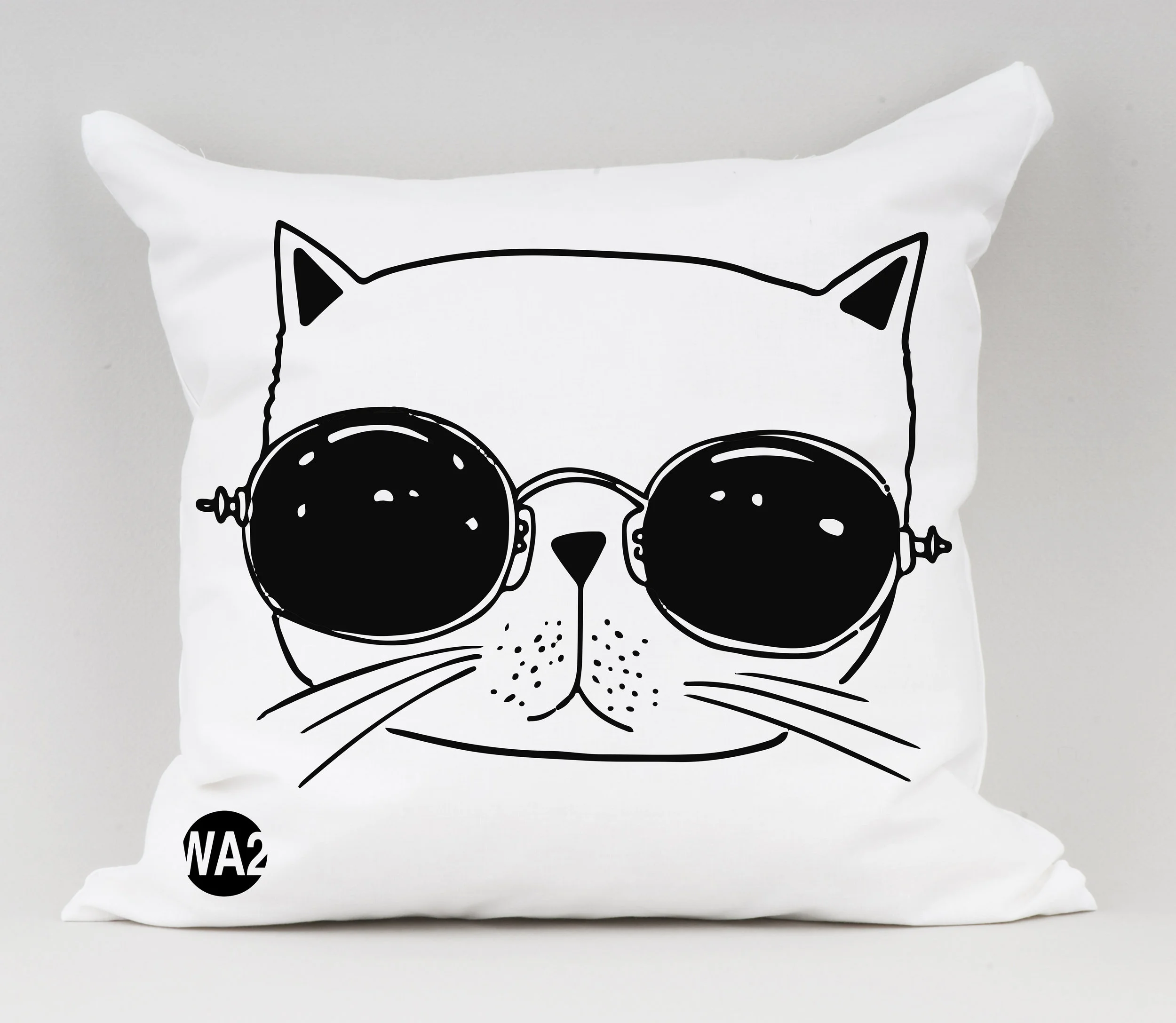 cat_1_pillow_weart2.jpg