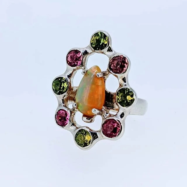 I created a little colour for the grey days ahead. Sourced a lovely pear shaped opal from @shangrilagems a while back. The eight stones are green and pink tourmaline. Set in a lovely articulate silver ring.

Message me for pricing.

#silver #ring #ri