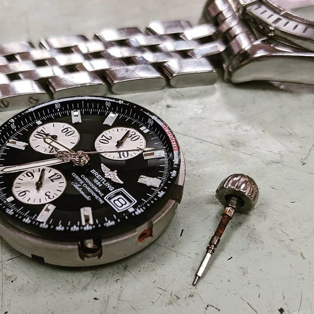 When your #breitling just missed a &quot;full rusty&quot;. We caught this just in time. Now for a cleanup and crown and stem.

#rustywatch #luxurywatches #watchrepair