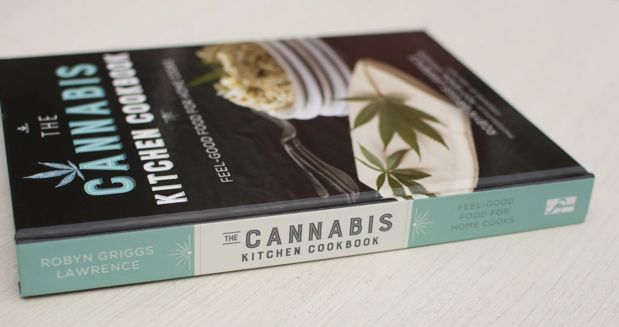 Experiment: "What's the best way to photograph a book?"