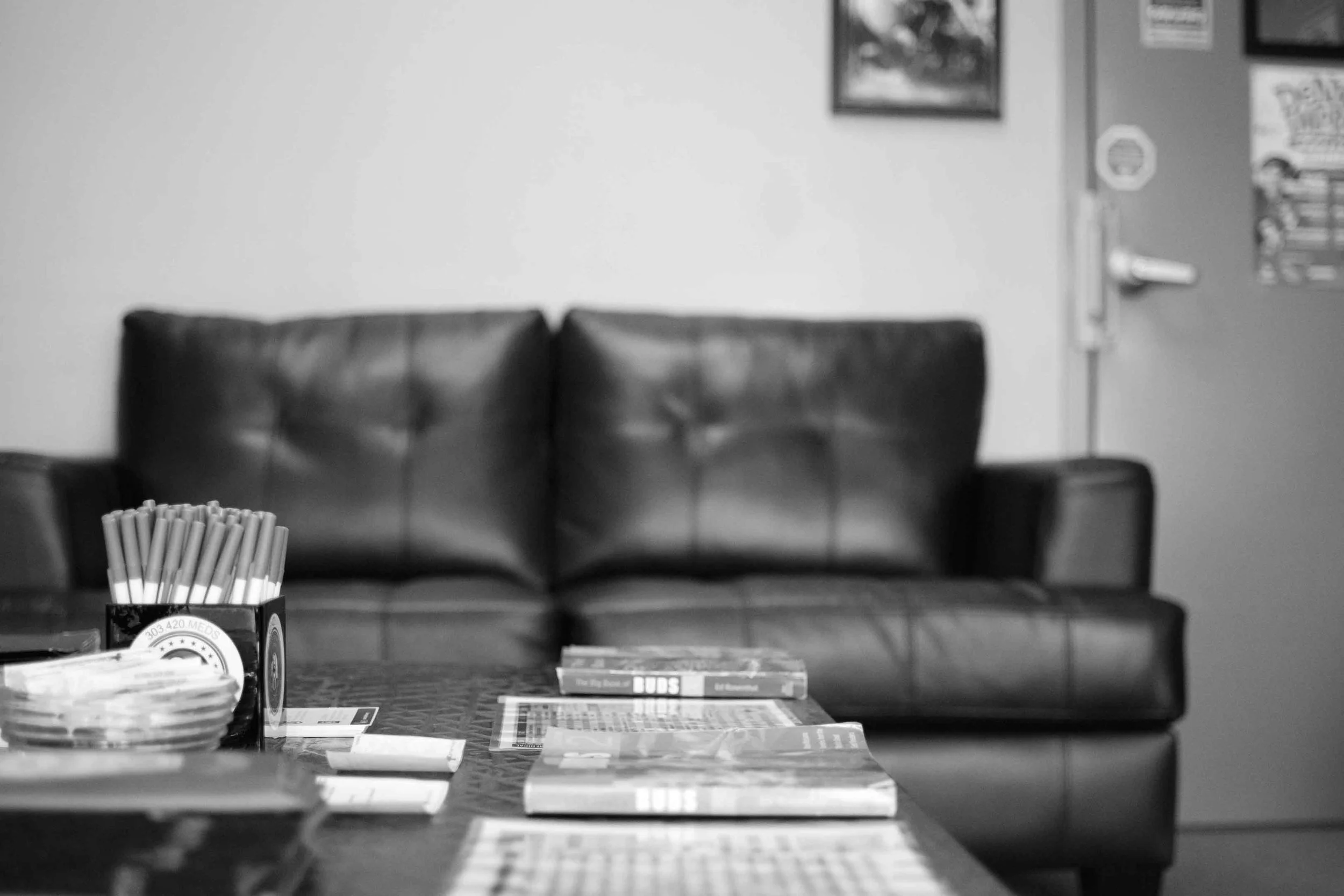 The waiting room: clean, organized, and comfortable. 