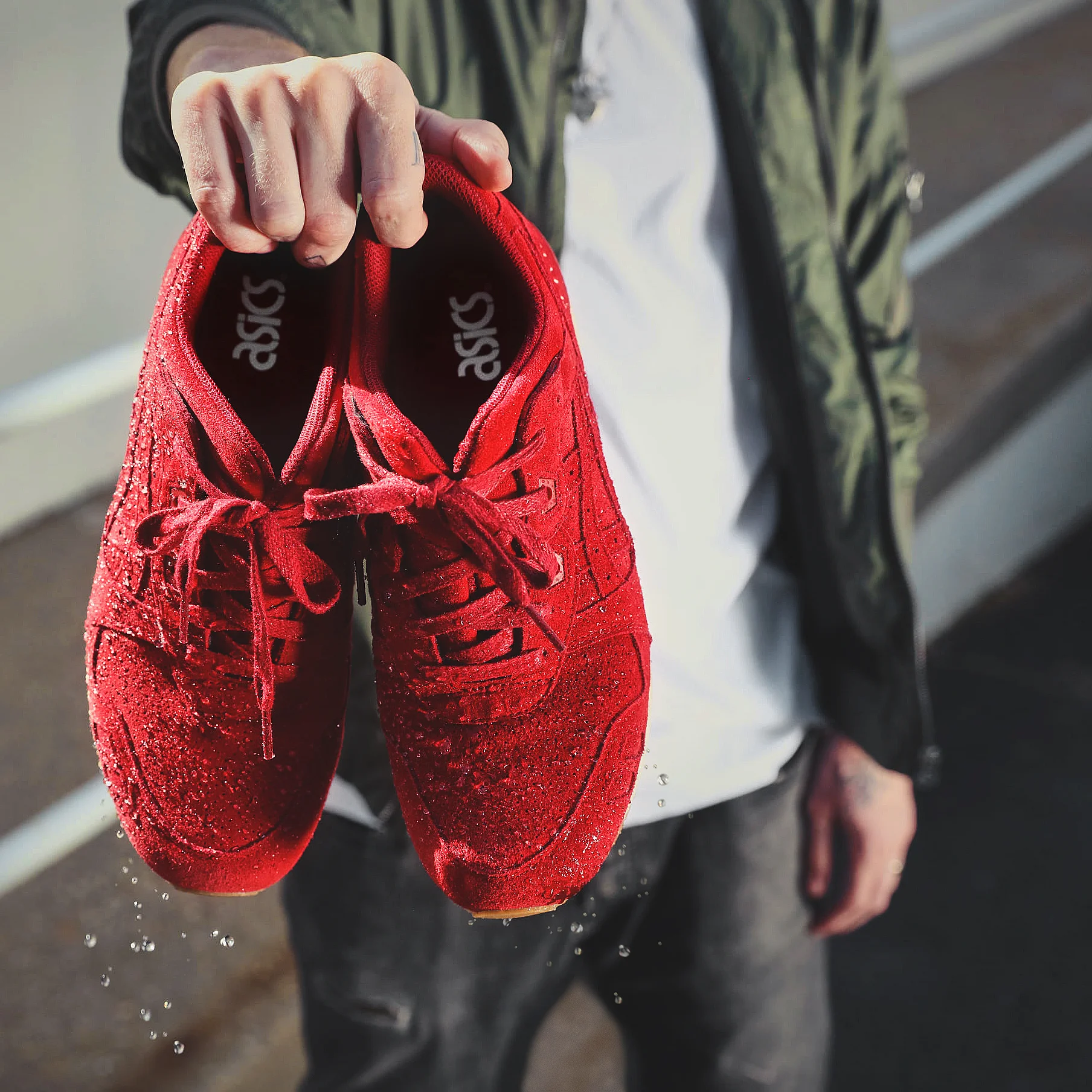 shoes_hold.jpg