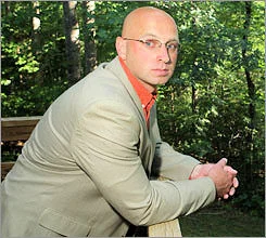 Timothy Colomer, Associate