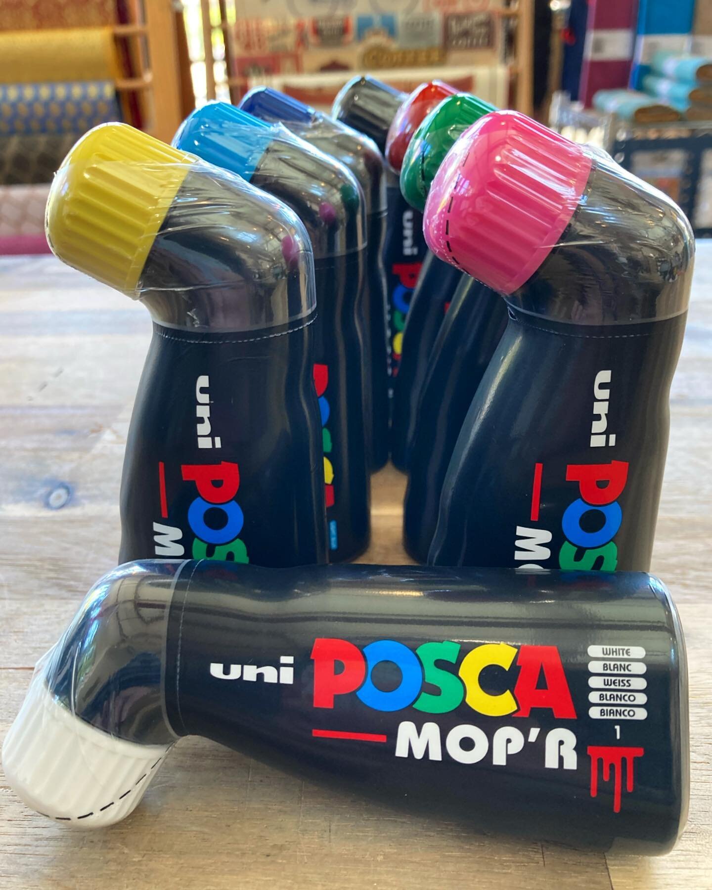 New in stock: The Posca MOP&rsquo;R! 
The unique barrel design allows it to be used right side up or upside down, on vertical or horizontal surfaces! Great for covering large areas, a variety of effects, or drips. Add something new to your paint arse