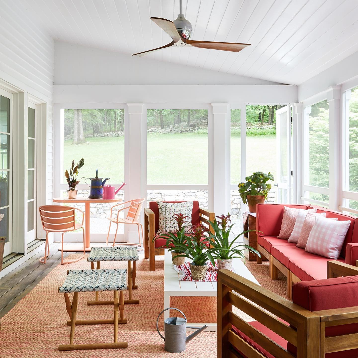 Spring ahead 🌷.
Photography @kirstenrfrancis 
Styling @lucybamman
#sunroom #daylightsavings #lizakuhninteriors