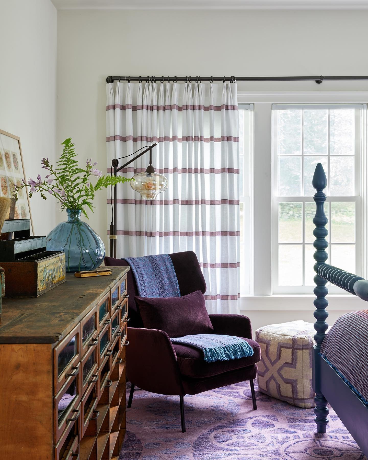 The power of purple 💜. A historically royal color that evokes both calm and creativity, and is said to ignite our spiritualism and imagination. The perfect color for a space for dreaming ✨.
Photography @kirstenrfrancis 
Styling @lucybamman 
#bedroom