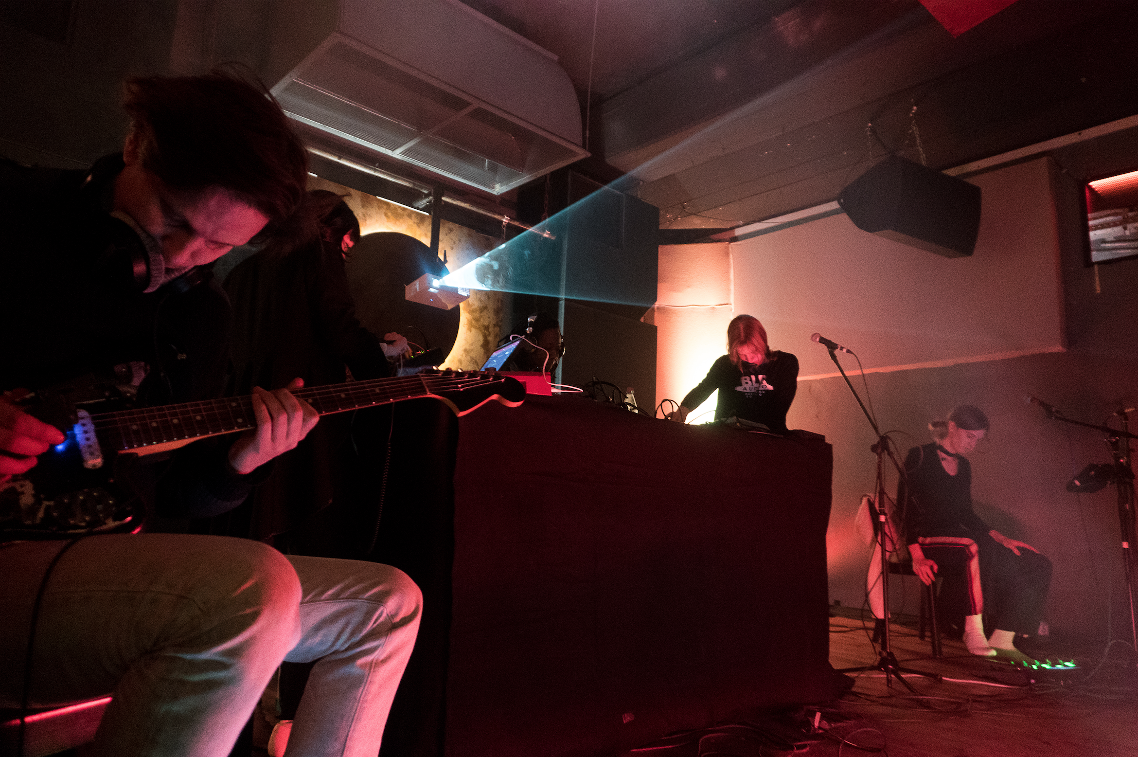 AMBIENT ENSEMBLE: an improvised LIVE performance presented by Groove Mag x Akai Pro x HeadRush at Tresor +4 bar Come see how electronic music is born out of the studio, out of artists’ usual genre, and onto the stage before your eyes. featuring: Anika ( Stones Throw Records / Invada Records UK ) Lady Starlight Lyra Obi Blanche ( RAAR / Tigerbeat6 ) Sky Deep ( Reclaim the Beats Festival / Reveller Records ) +4bar @ Tresor.Berlin (OFFICIAL) Doors open: 19:30 Event starts: 20:30 End 22:00