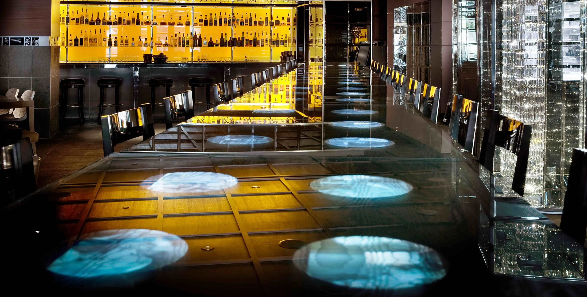 decorative-glass-table-Livinglass.jpeg