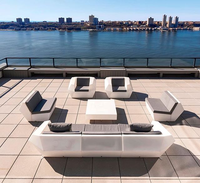 Who wants to join us for a cocktail on this magnificent 3850 sf terrace overlooking the Hudson? #nyc #luxurylifestyle #designerhome #nycrealestate #luxuryliving #hudsonriver #terrace #youcansitwithus For more information: www.themagnaniteam.com