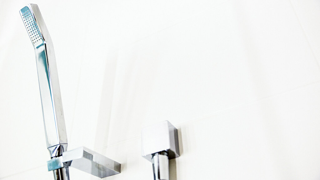 h4_r2_bathroom_18.jpg