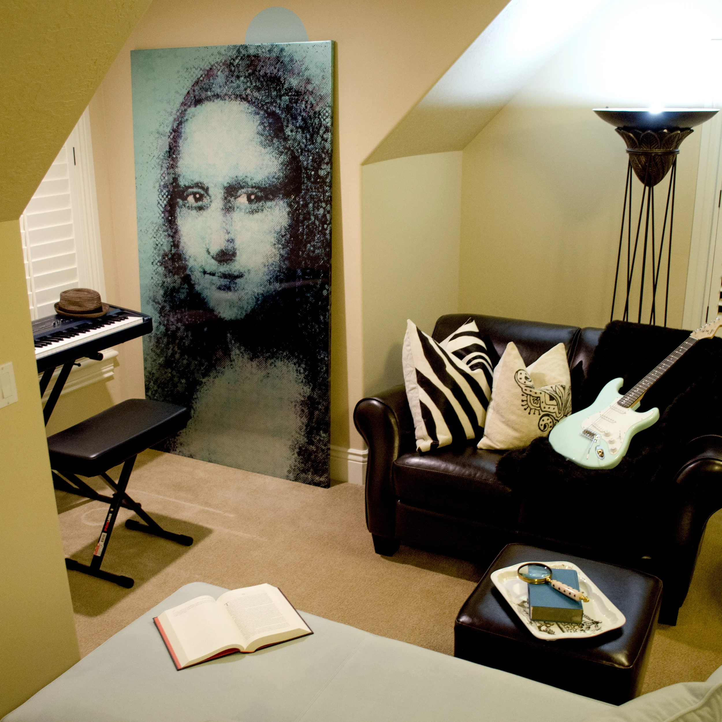 mona_square.jpg
