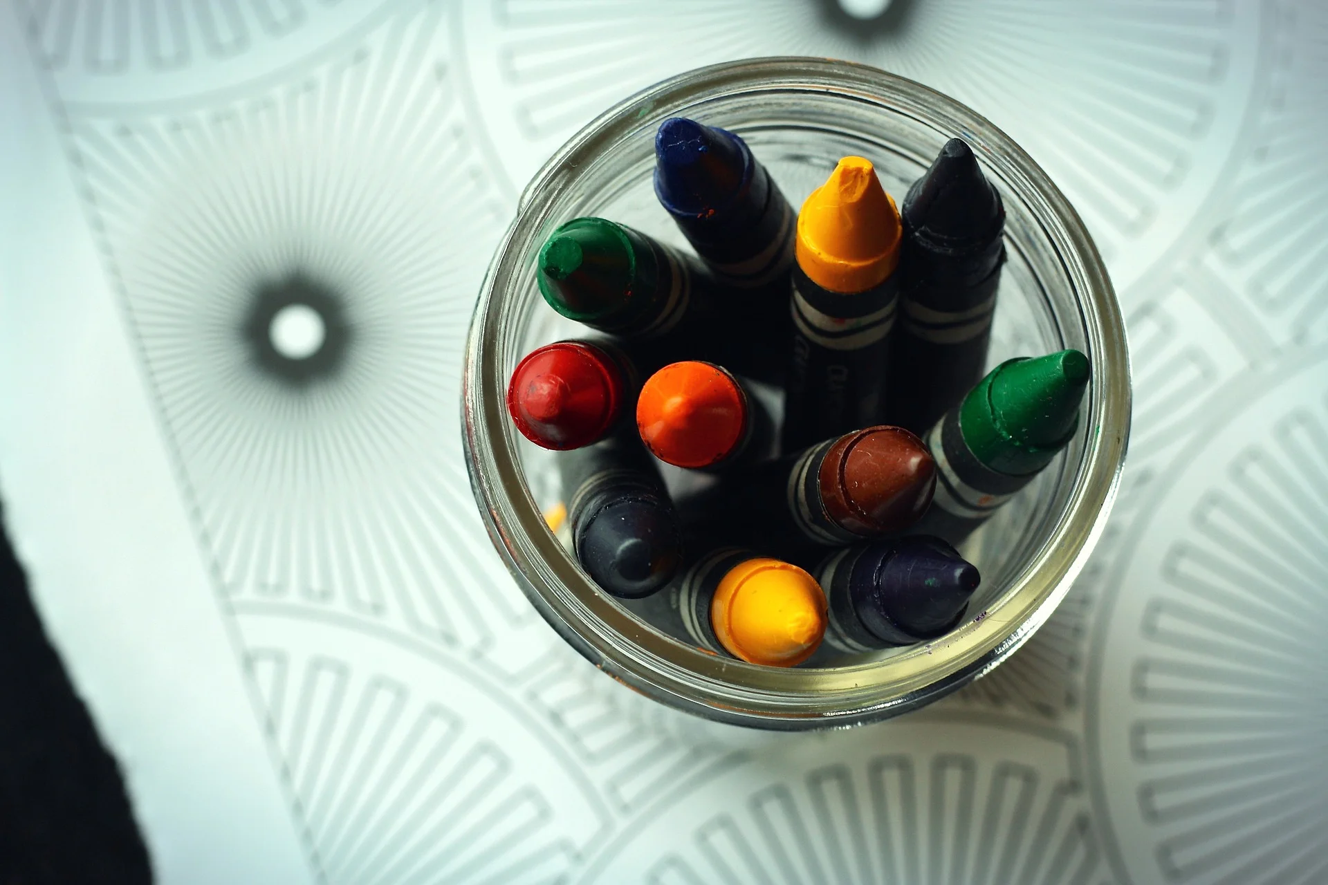 crayons-1444499_1920.jpg