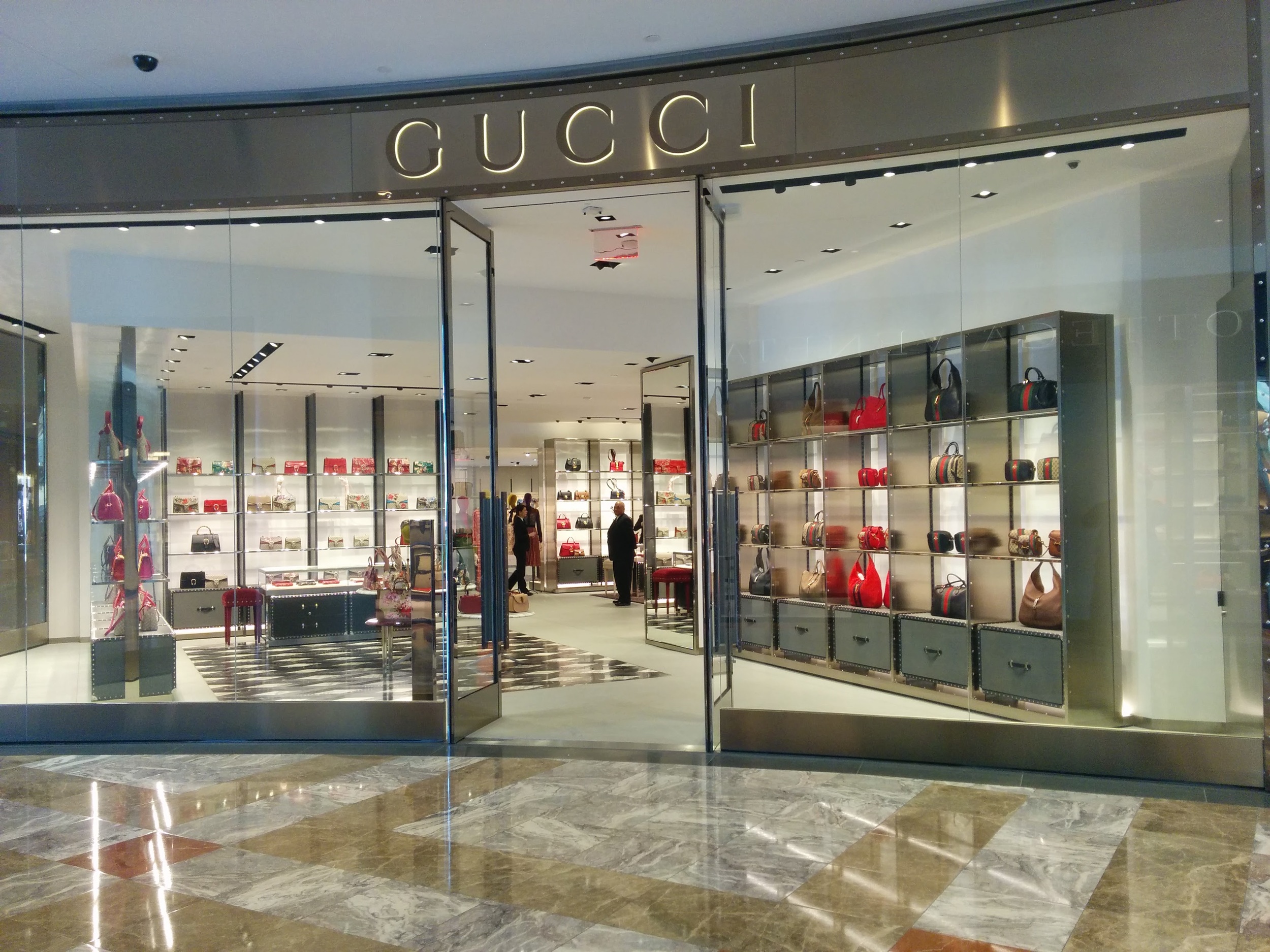gucci store brookfield place