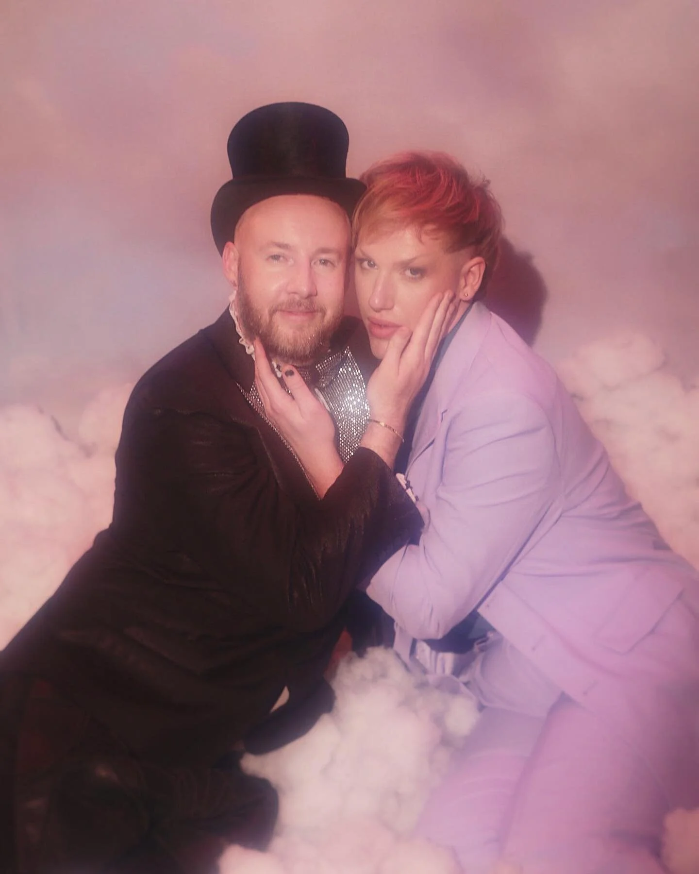 POP UP tomorrow! This could be you !!!! These two are dressed head to toe in @haightstreetcostumes costumes attire. Pop ups at the costume shop are hella fun because you get to play dress up (if you want) AND get a dreamy pic in your look.
$50 per pe