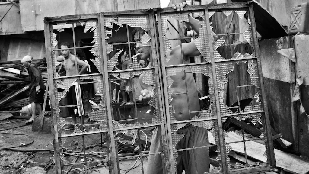 brendan esposito_photographic essay_05 typoon haiyan.jpg