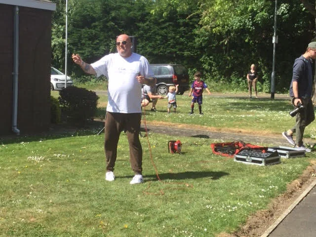 Singer visits the Gardens