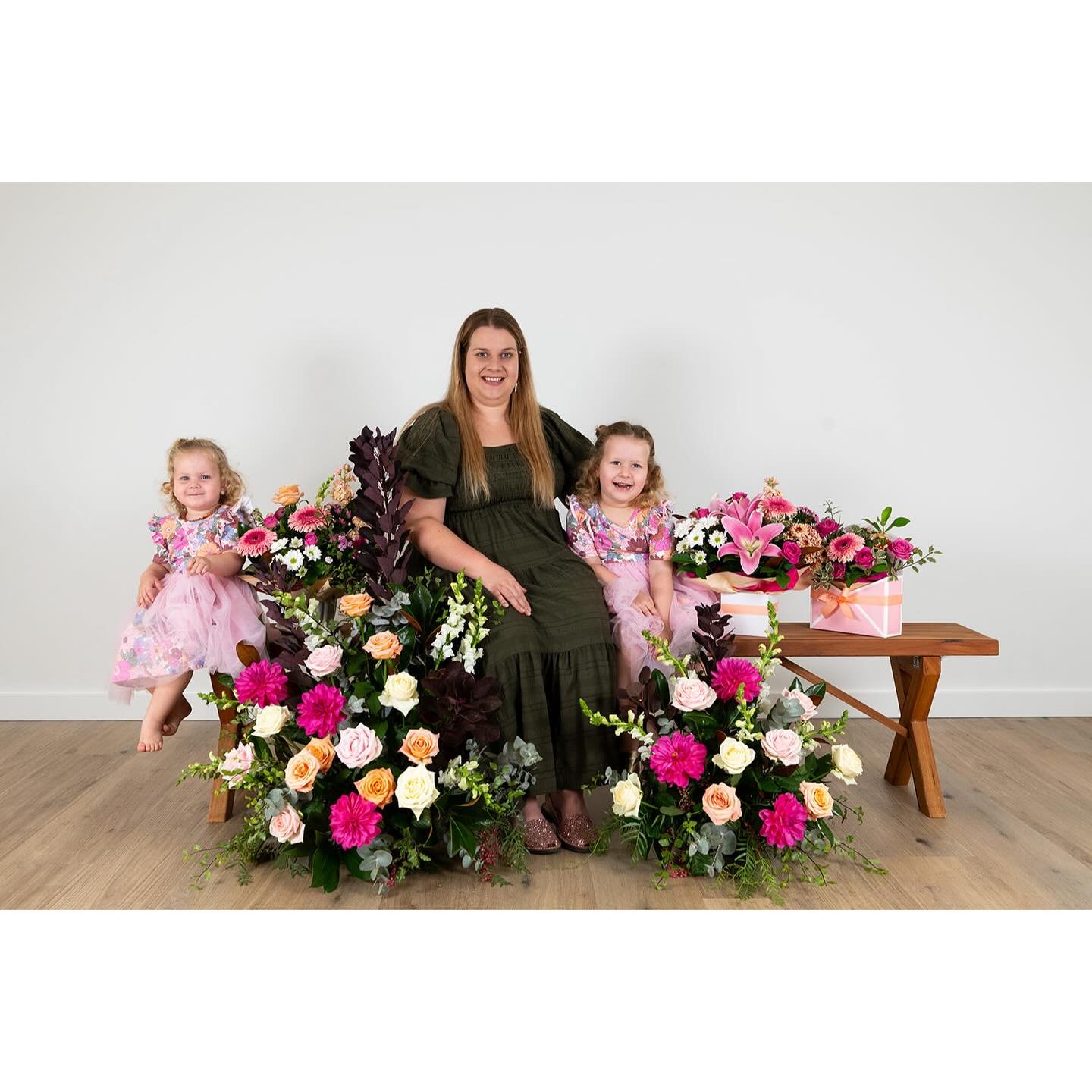 Spoil your Mum this Mother's Day Sunday 12th May 🌸

We have put together a Beautiful Collection of Seasonal Blooms in Pinks, Peach and White Tones. 7 Different Products to choose from all featuring different Blooms.  Roses, Gladioli, Gerberas, Fragr