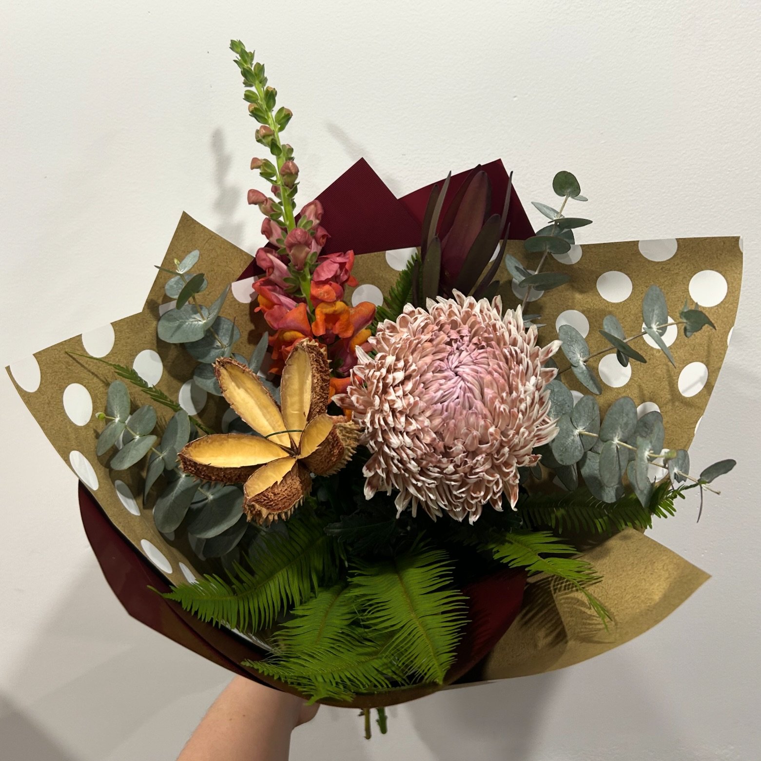 Happy Monday Flower Lovers 💐

This week&rsquo;s weekly posy is a funky combination of a Snapdragon, Disbud, Leucadendron, Gum and Umbrella Fern plus a Star Pod all for $30! 

They will be available all week - Monday - Saturday - while stock lasts ! 