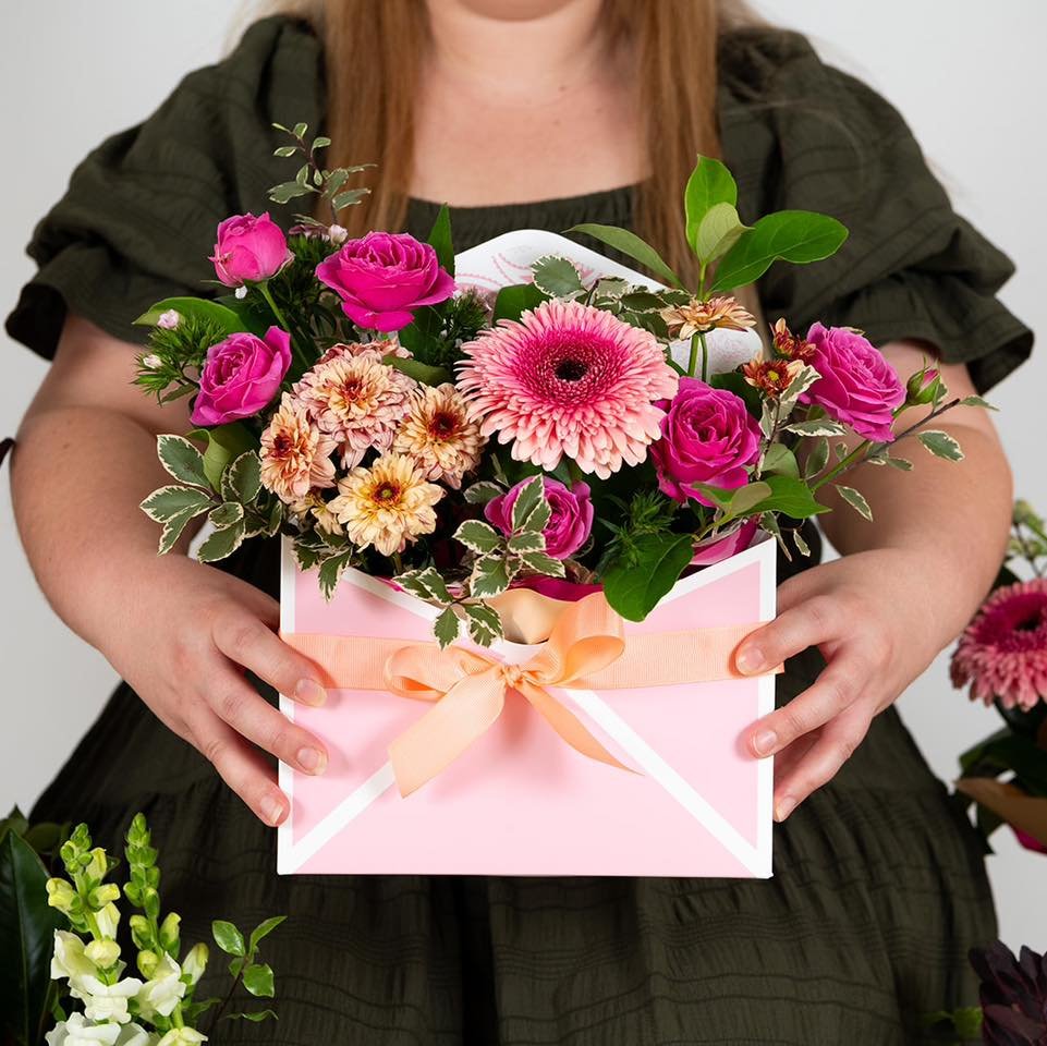 Following on from our fun reel yesterday, Introducing our Karla Envelope Arrangement from our Mother's Day Collection. This beauty of one of my favourites from this collection 💕

Named after a beautiful friend of mine, Karla is a cute envelope arran