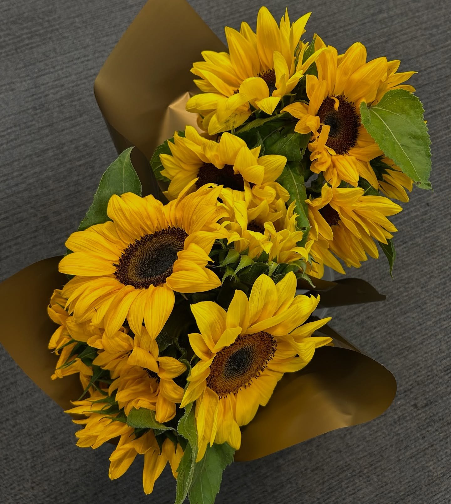 Saturday Blooms &amp; Good Vibes 🌻 
It&rsquo;s the weekend, and that means it&rsquo;s the perfect time to treat yourself (or someone special) to a fresh bouquet! 

💐✨ Whether you&rsquo;re brightening up your space, celebrating something sweet or ju