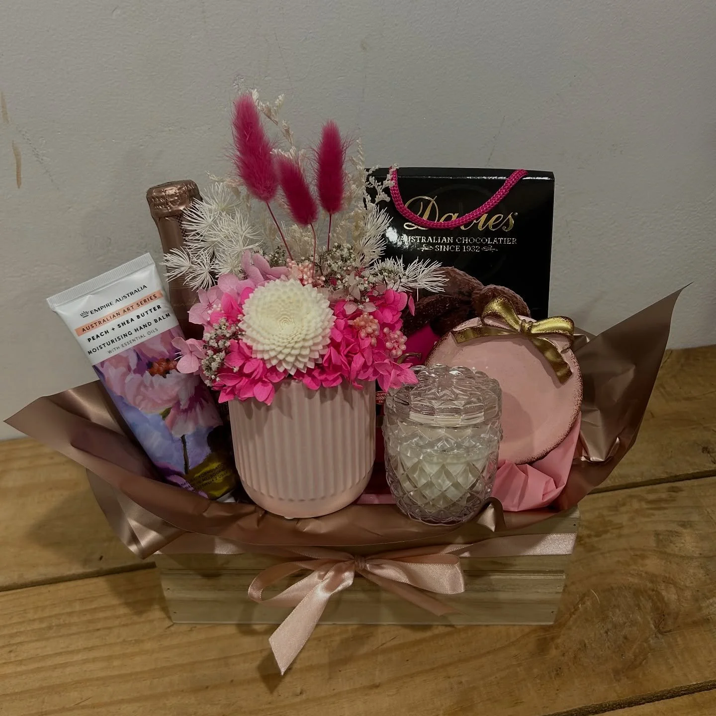 🎀 For Her Hamper 🎀

Because she deserves to be spoiled! 💕 Our For Her Hamper is filled with gorgeous goodies to pamper, delight and make her feel truly special.

Perfect for birthdays, thank you&rsquo;s, celebrations or just because &mdash; this t