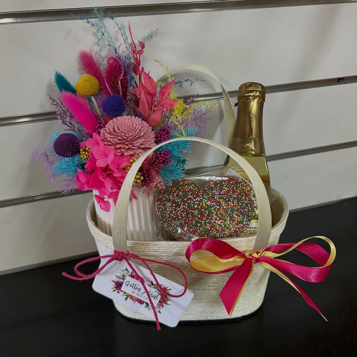Preserved Blooms, a bottle of Wine &amp; gourmet Chocolate &mdash; the ultimate treat for someone special 💝 

The perfect combination of beauty and indulgence. These thoughtful gift baskets include a range of beautiful gifts all presented in a styli