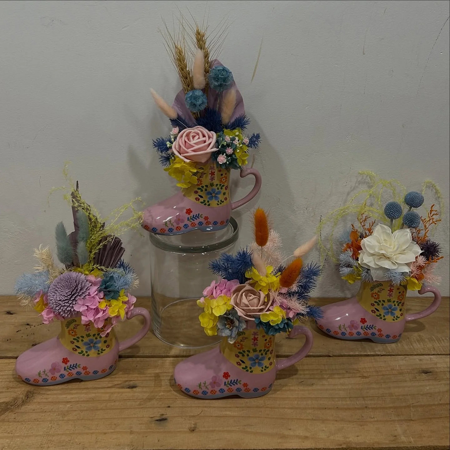 🌸 These Boots Were Made for Blooming 👢 🌸
Our latest preserved blooms are bringing all the colour and cheer &mdash; perfectly tucked into these adorable boot mugs! 
Each is a one of a kind, little burst of happiness that lasts.

Pop one on your des