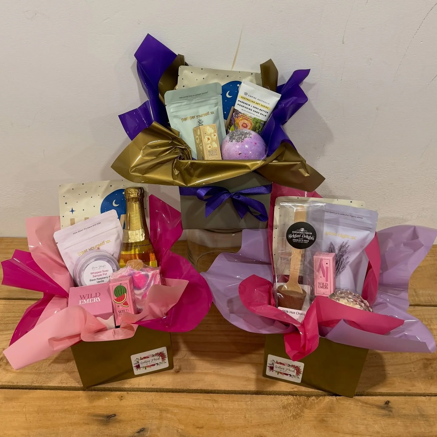 It’s that time of the year when we start thinking about Teacher Gifts, Secret Santa Gifts and Best Friend Gifts. We’ve got you covered with our pre made gift boxes, filled with all things she’ll love π©· 
Featuring our Favourite Aus
