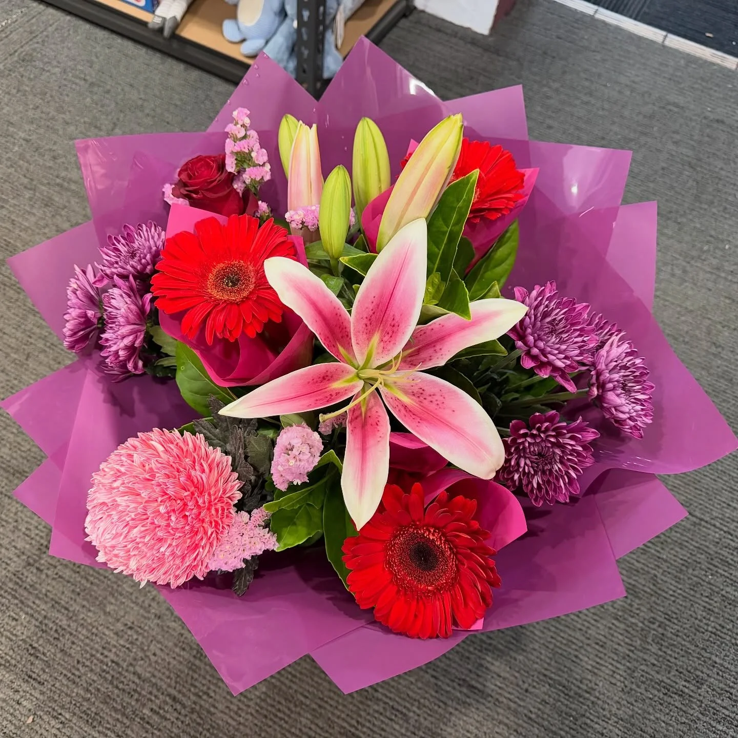 Happy Fri Yay ! 
Another day of creating beautiful blooms ahead π 
Florist Choice Blooms today & tomorrow. Plenty of Fresh Flowers available just not the exact flowers to match our website options. As always, please pre order to avoid disappoin