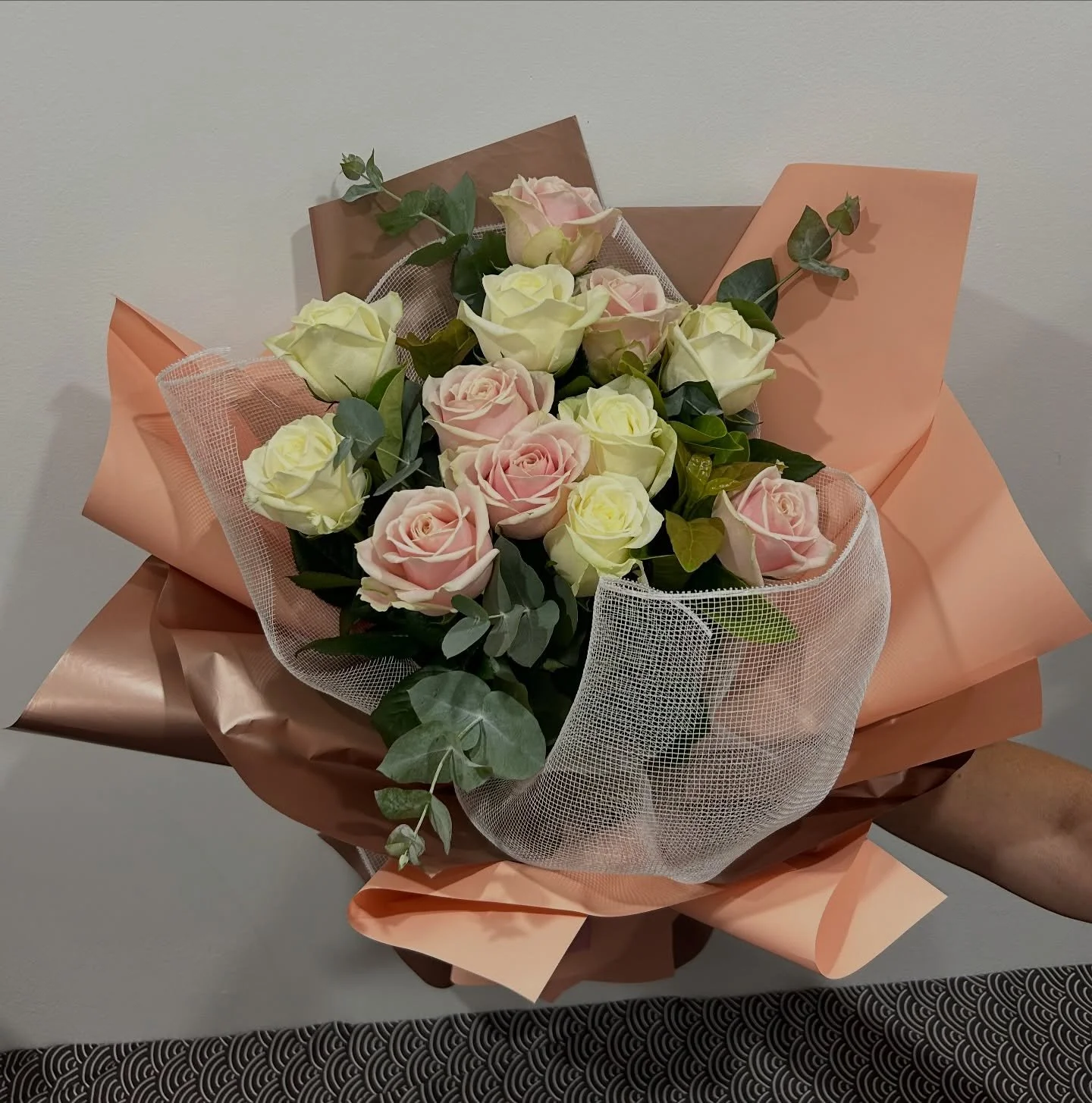 Celebrating the beauty in our own backyard &mdash; locally grown roses stealing the show this week 🌹 😍

Red, Yellow, White, Pinks and Peach available in store now, while stocks last 🫶

Thanks to the best in the biz @lockyercutflowers 

Don&rsquo;t