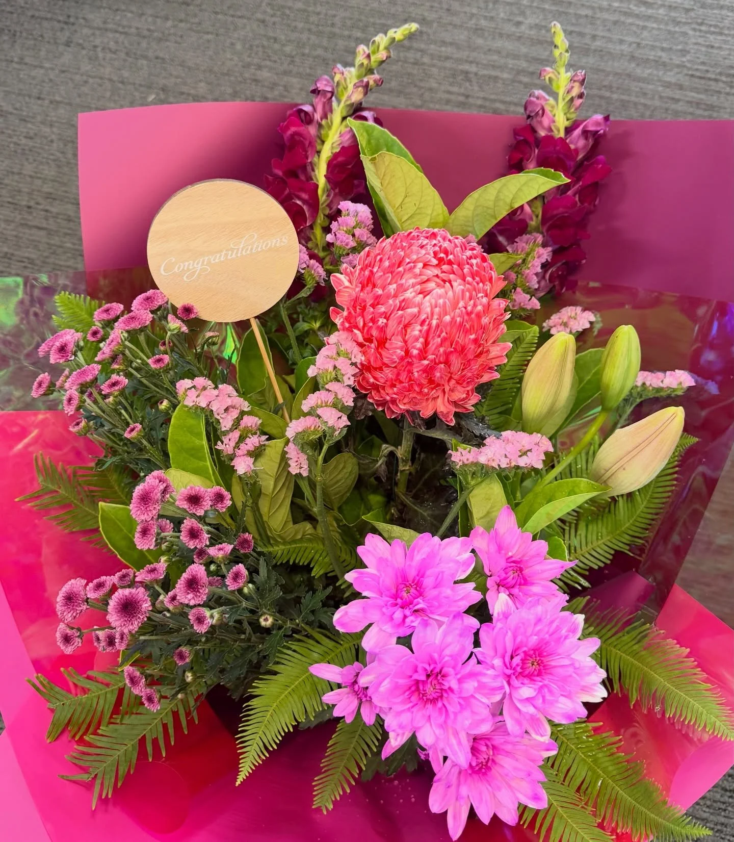 Happy Friday and Happy Graduation Day 🧑🏼&zwj;🎓 👩&zwj;🎓 

We been busy bees creating lots of beautiful blooms this week. 💐

Lots of Fresh Flowers ready to go today and we are opening at 8am today for all of the early birds collecting Graduation 