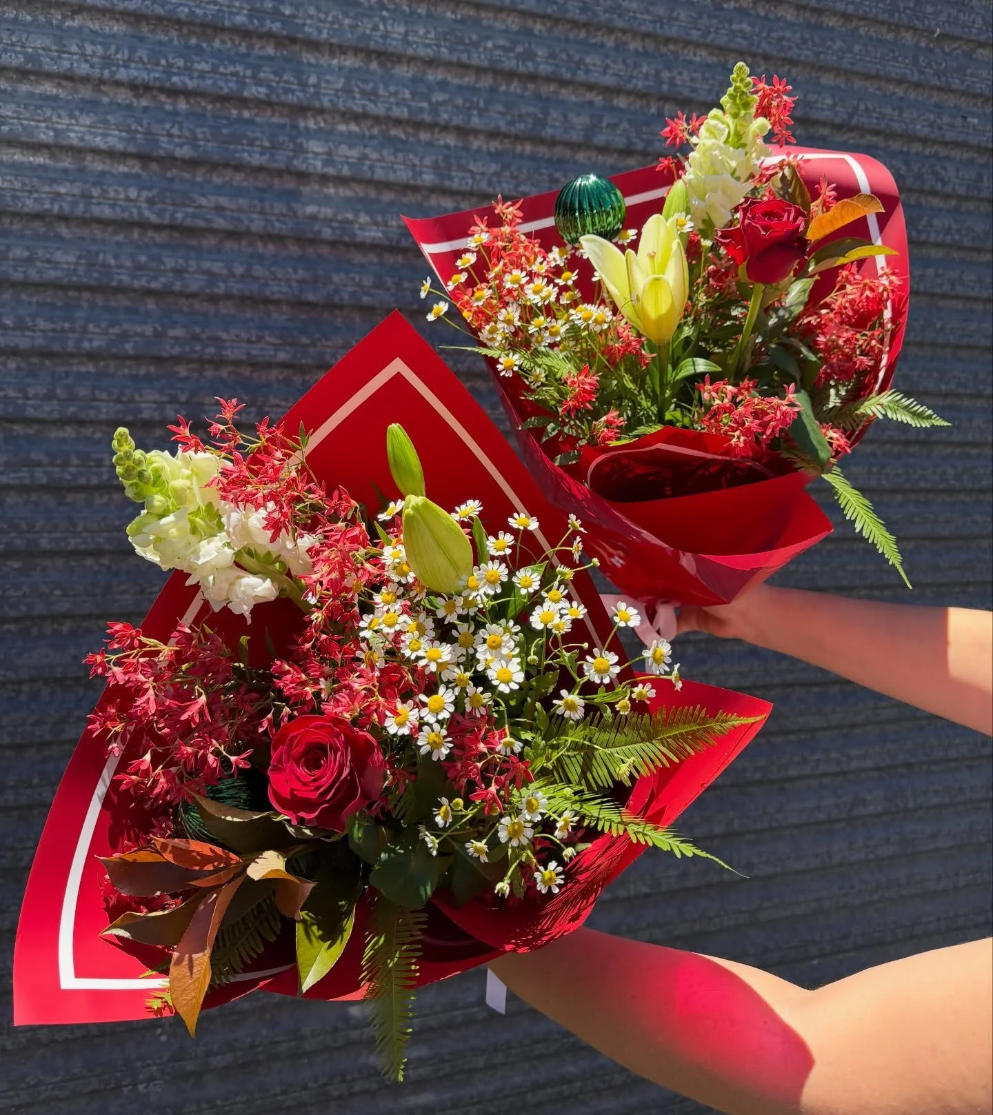 It&rsquo;s Posy of the week time..
To celebrate my favourite month of the year, Christmas time, this week&rsquo;s posy of the week is a combination of Festive Goodness - Christmas Bush, a Red Rose, Asiatic Lilies, Chamomile, Umbrella Fern and Photina
