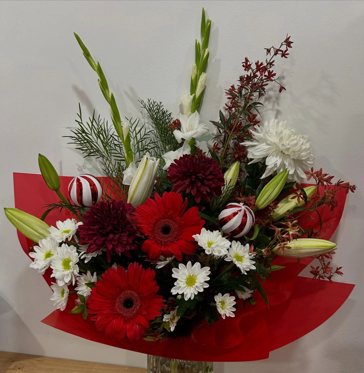 Christmas feels extra special when it&rsquo;s filled with fresh local blooms. 🌿❤️

We&rsquo;re creating festive arrangements daily &mdash; perfect for gifting, hosting or just enjoying the magic of the season at home.

We will be delivering around t